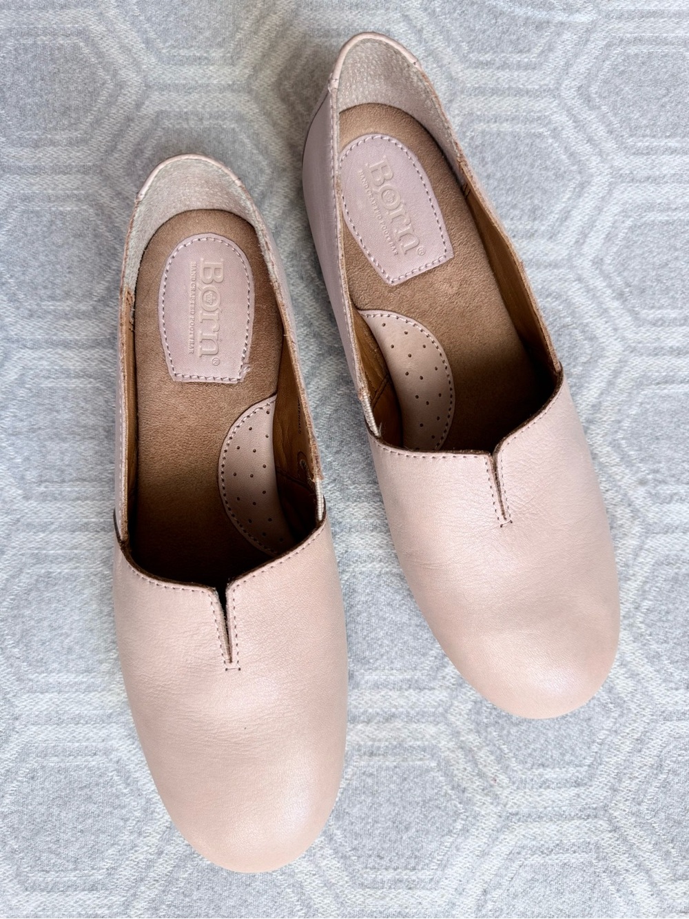 Born Sebra Leather Slip On Flats Blush Pink Nude Shoes Women’s 6M Like New